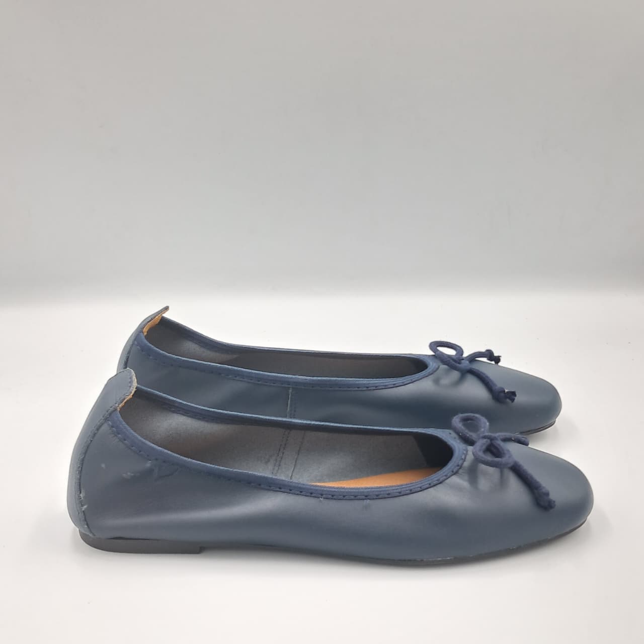 Elasticated Bow Pump - Leather