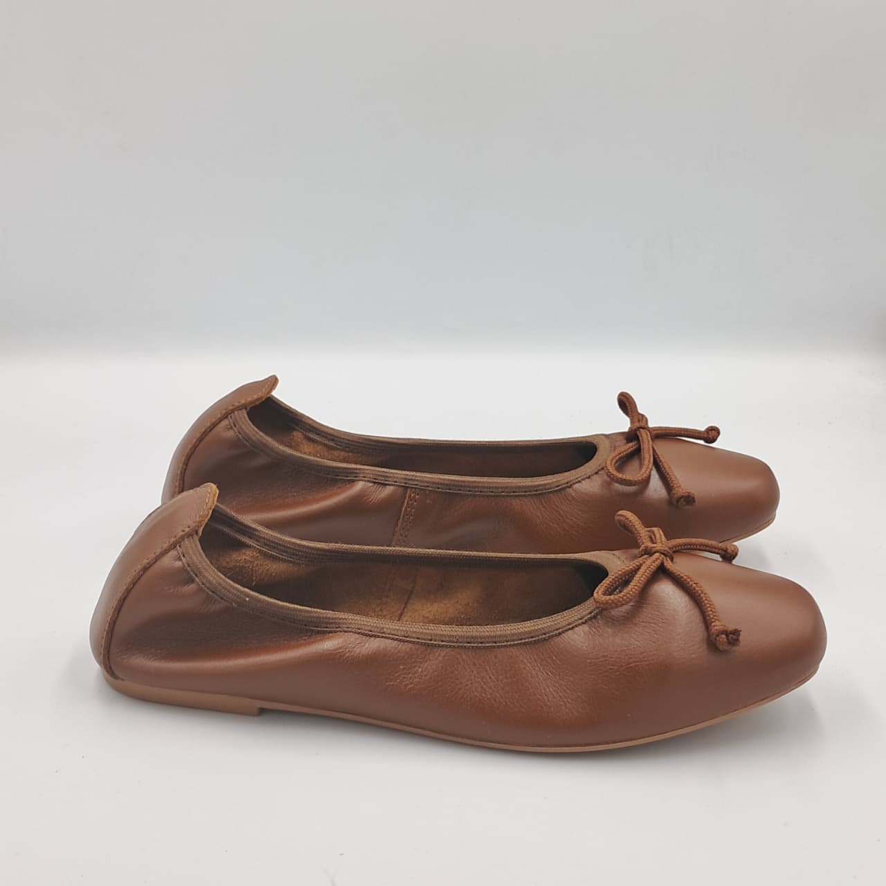 Elasticated Bow Pump - Leather