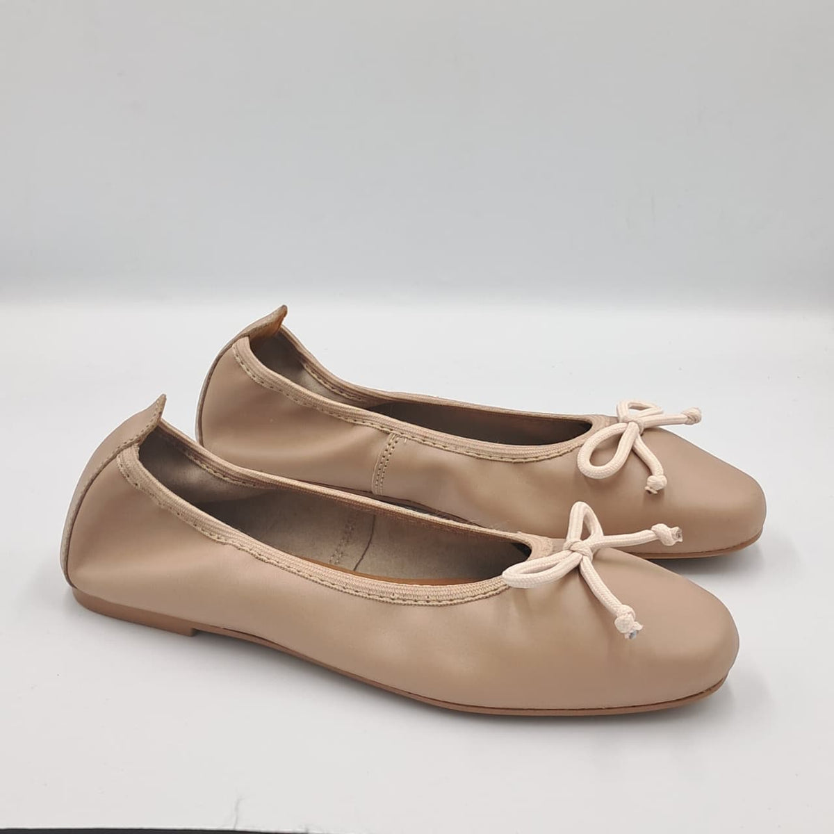 Elasticated Bow Pump - Leather