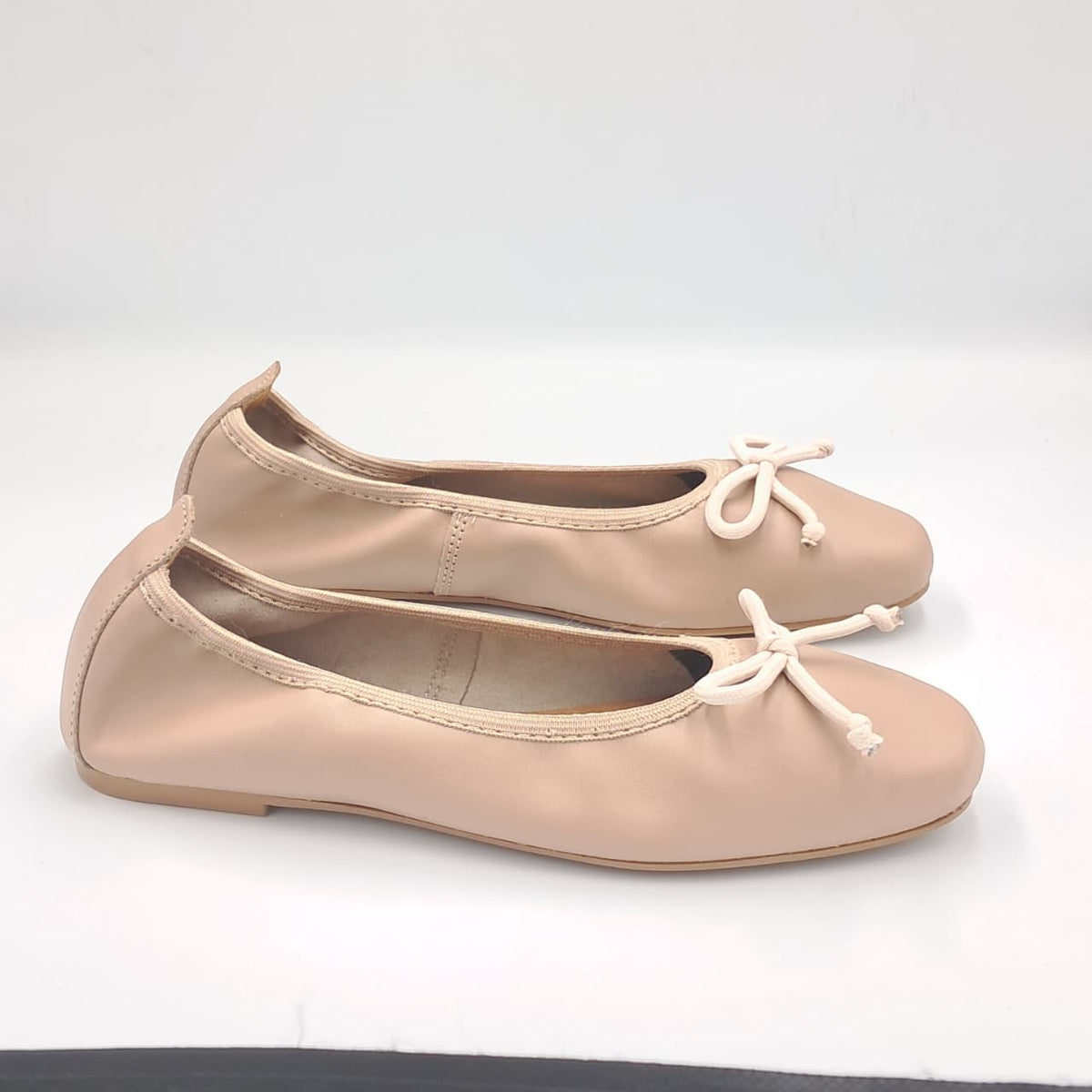 Elasticated Bow Pump - Leather
